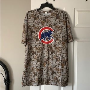 Men’s XL Chicago Cubs Camo shirt
